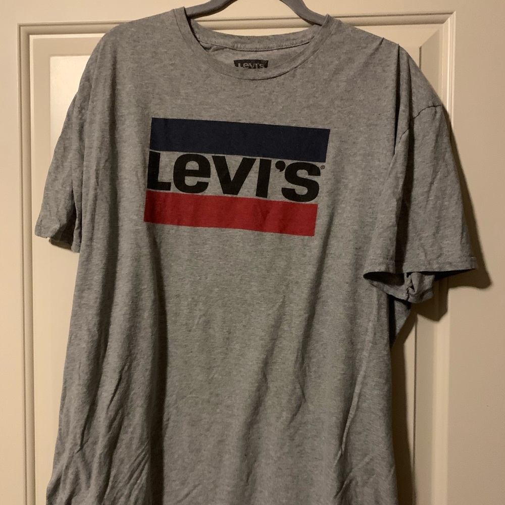 Levi’s T-shirt